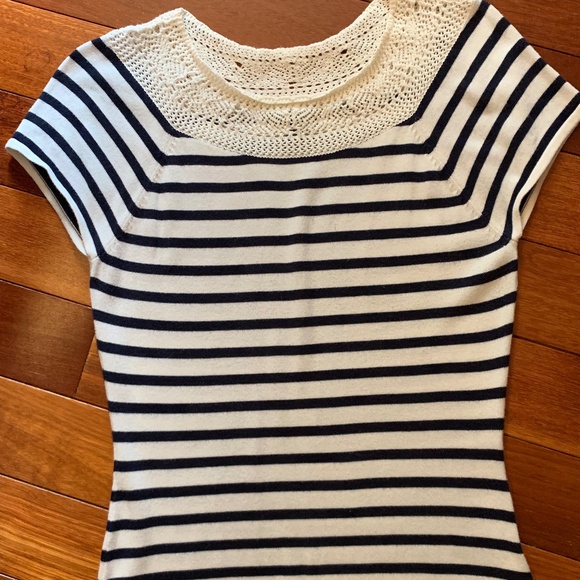 Chaps women’s cap sleeve summer sweater with embroidery trim.  Blue/white.  Med - Picture 1 of 5